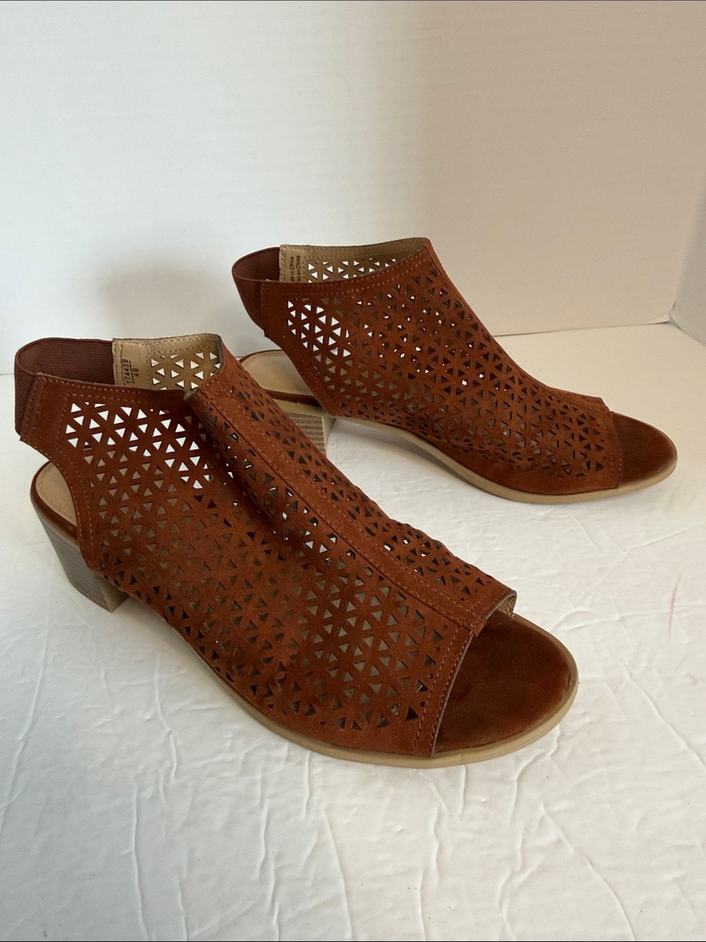 American Eagle Brown Perforated Slingback Block Heel Sandals ladies size 8 1/2.